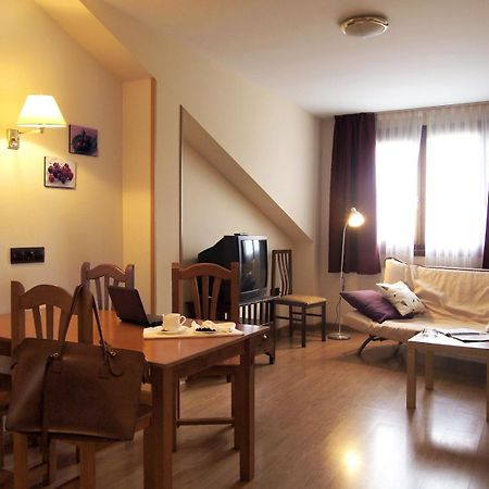 Hotel Y Apartamentos Arias Navia Rum bild