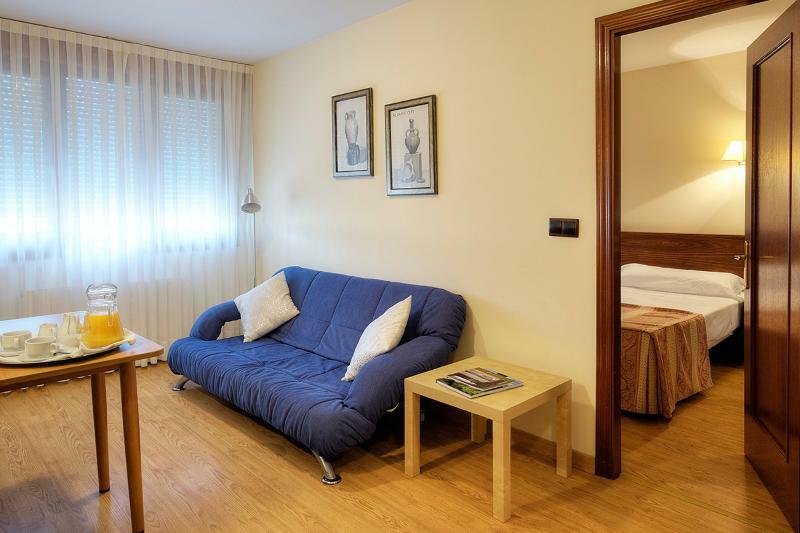 Hotel Y Apartamentos Arias Navia Exteriör bild