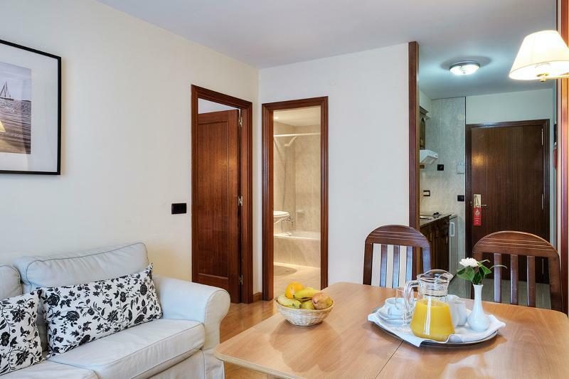 Hotel Y Apartamentos Arias Navia Exteriör bild